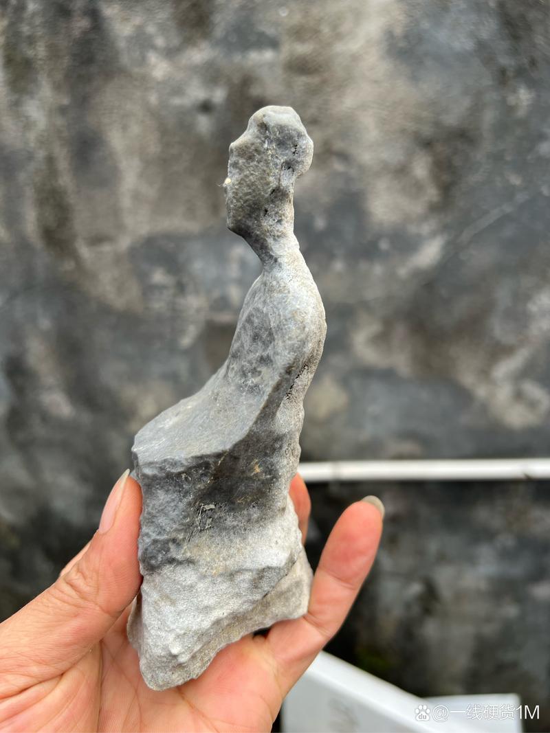 中国男装行业的创新风向标——灵璧男装引领潮流
